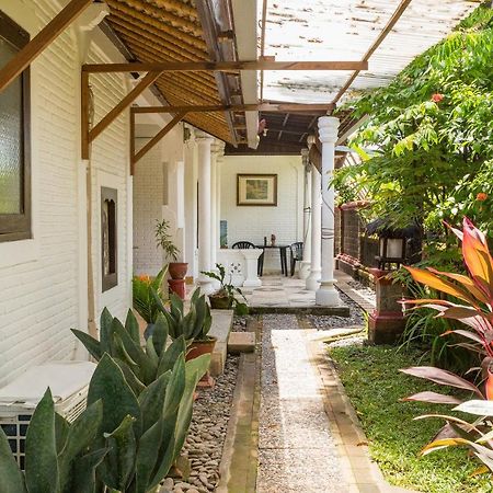 Puri Angsa Saba Apartment Керамас Екстериор снимка
